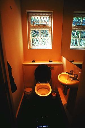 玄関ドアのリフォームは専門店へ